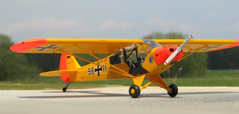Piper L-18 Revell 1-32.JPG